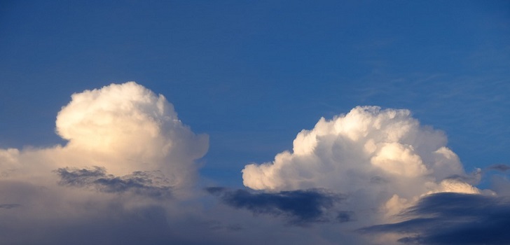 Nubes en el horizonte